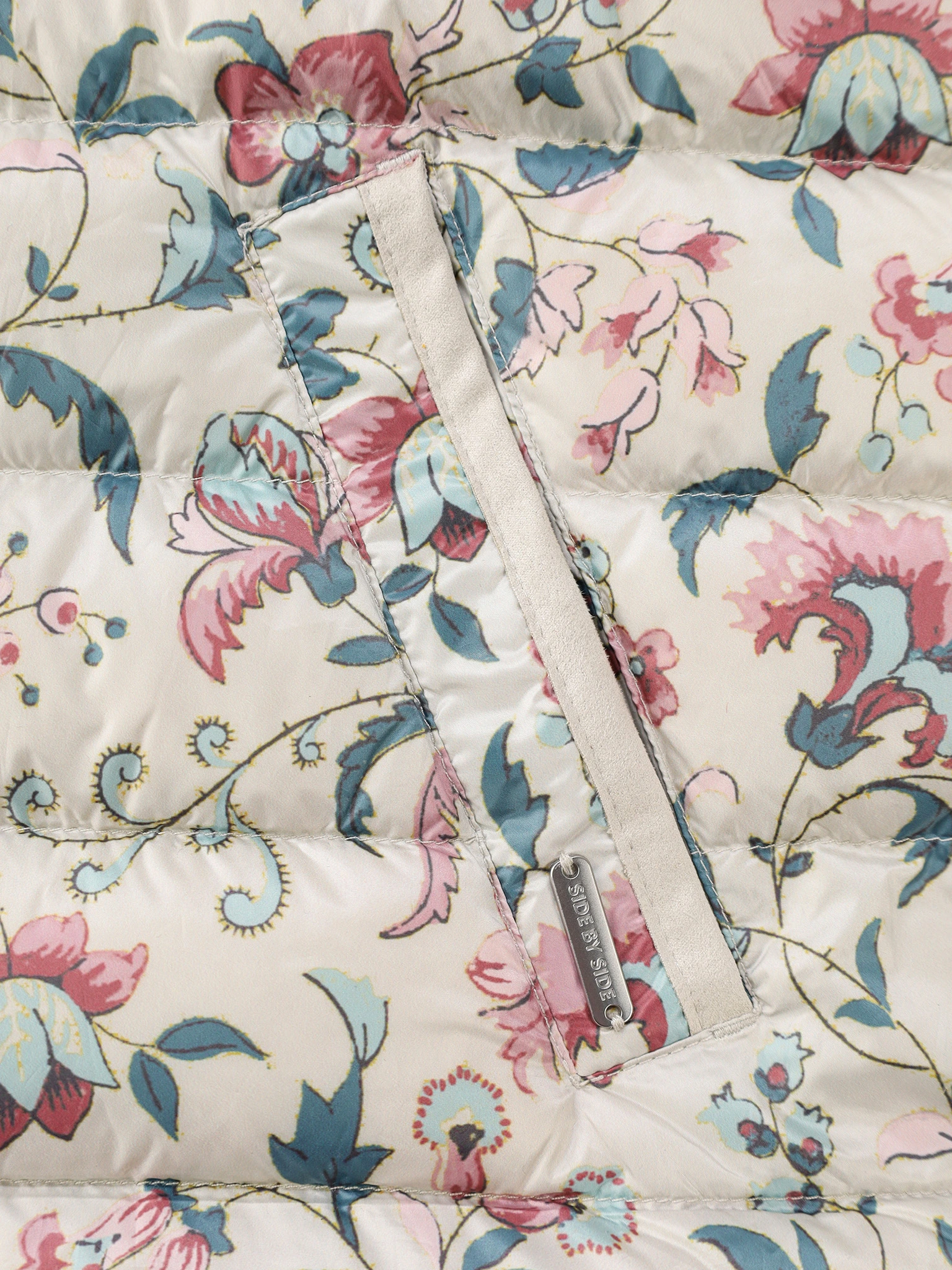 Куртка молочного цвета с цветочным принтом с горизонтальной стежкой